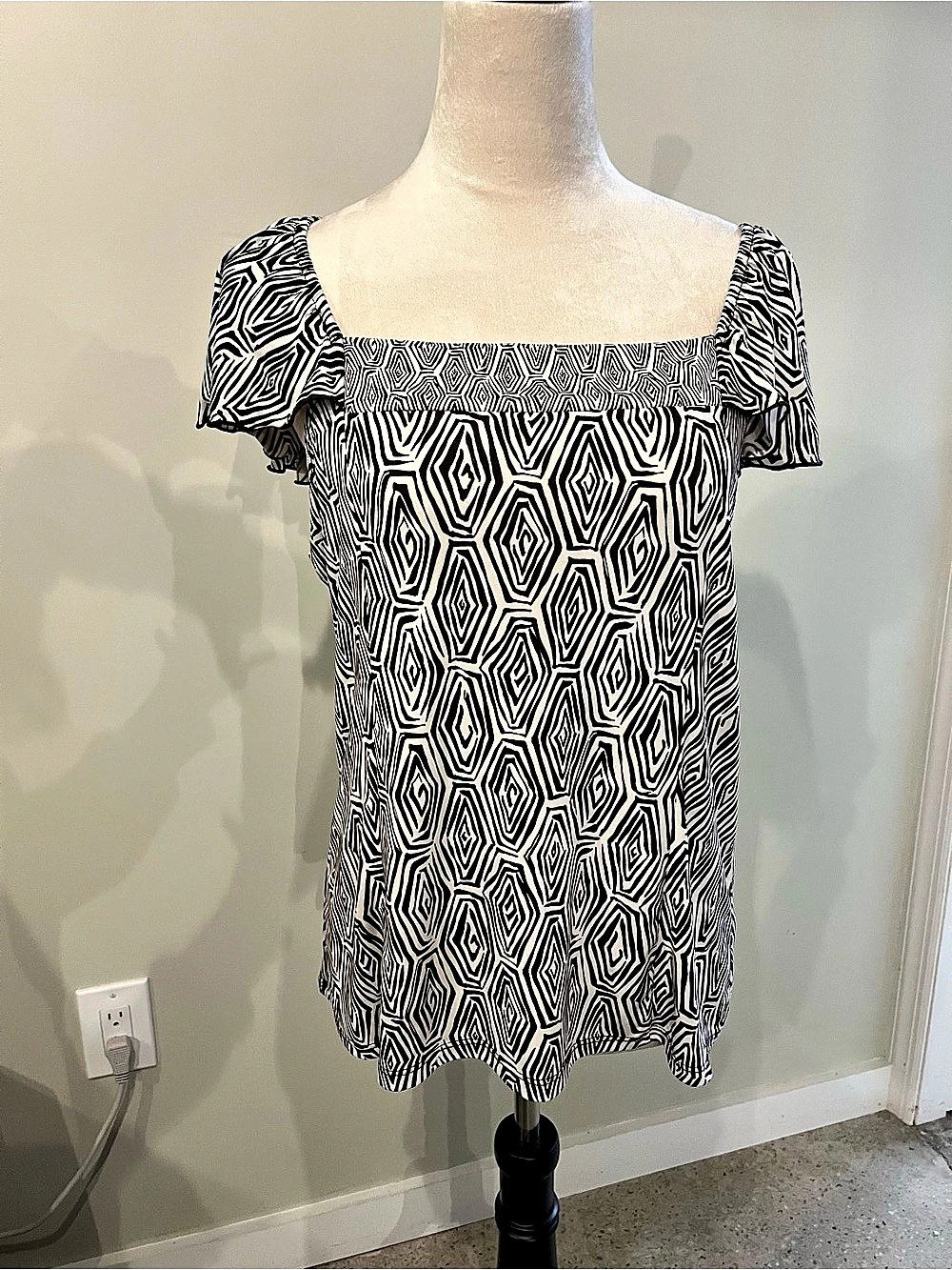 INC International Concepts Geometric Blouse in Brown and Cream in Size XL